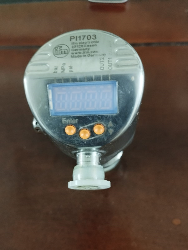 ifm Flush Pressure Sensor With Display PI1703 | Brand New |
