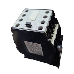 SIEMENS 3TH82 44-OX Contactor–3-Pole, 24V AC/DC Coil, 9A Current Rating–DIN Rail Mount–for Motor Control & Industrial Applications